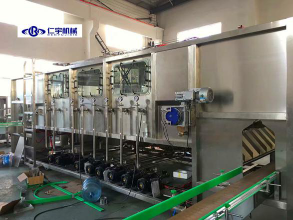 價格高就是好設(shè)備？桶裝水灌裝機(jī)廠家仁宇機(jī)械不認(rèn)同