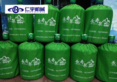 桶裝水灌裝機(jī)廠(chǎng)家?guī)銈兛慈视羁蛻?hù)的生產(chǎn)基地
