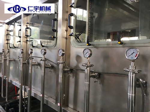 桶裝水設(shè)備廠家